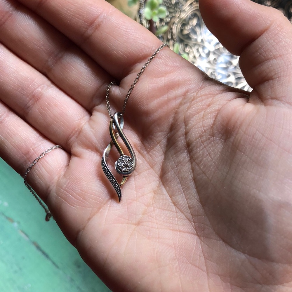 Accent diamond necklace, chain included. 925